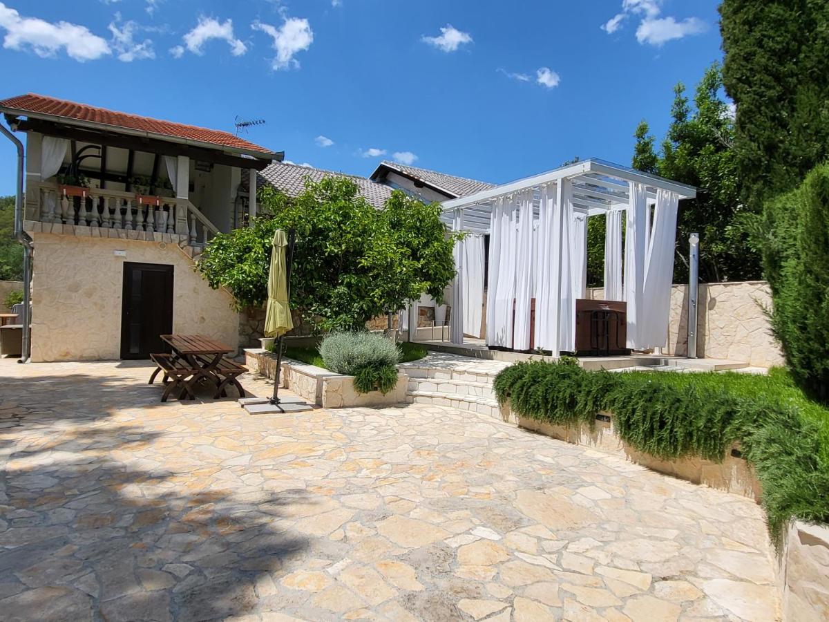 Villa Roko - Luxury Villa 60m from beach! - B&B Ždrelac