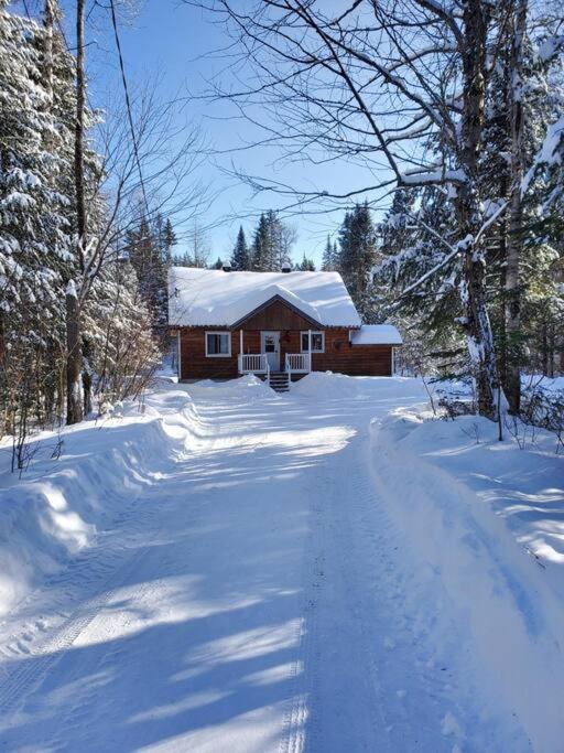 B&B Saint-Alexis-des-Monts - Chalet Rivière - Cozy - Bord de rivière - Petit déjeuner bio - Romantique - Bed and Breakfast Saint-Alexis-des-Monts