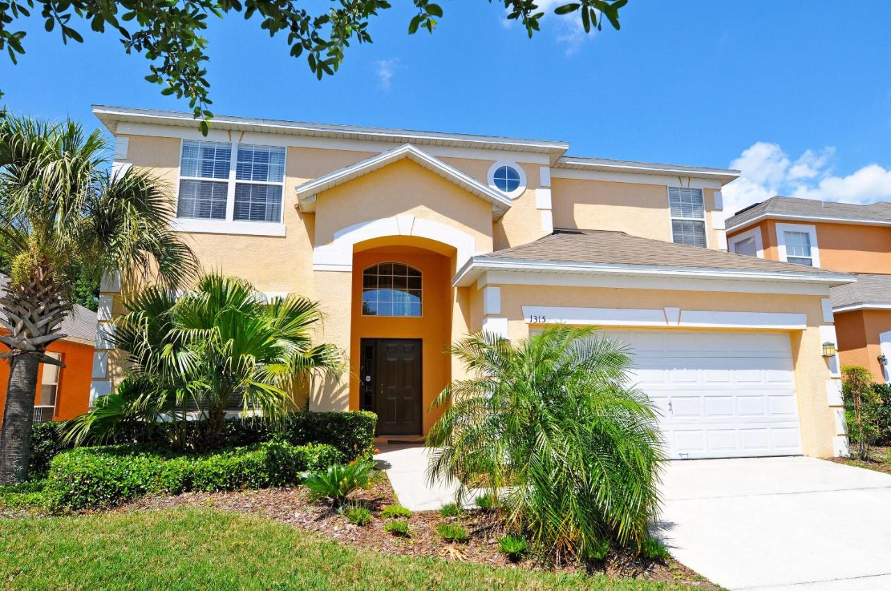 Family Friendly Vacation Home with South Facing Pool - Hot Tub - Game Room - Near Disney - Chambres d'hôtes Kissimmee