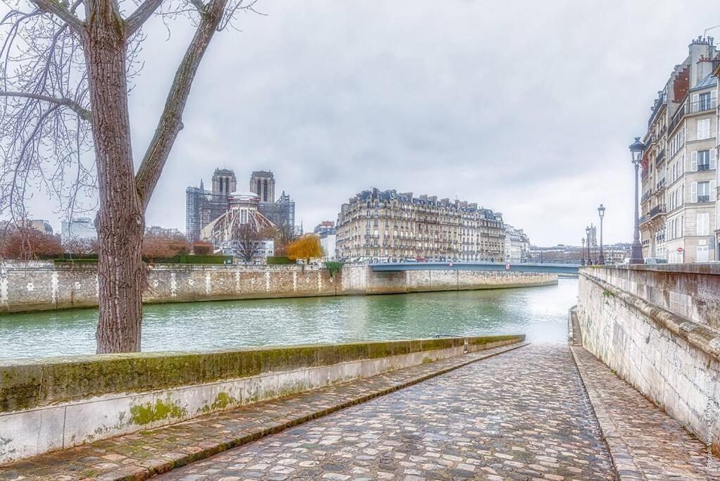 Ile Saint Louis - Quai d'Orleans 2bdr by B'Your Home - B&B Parigi