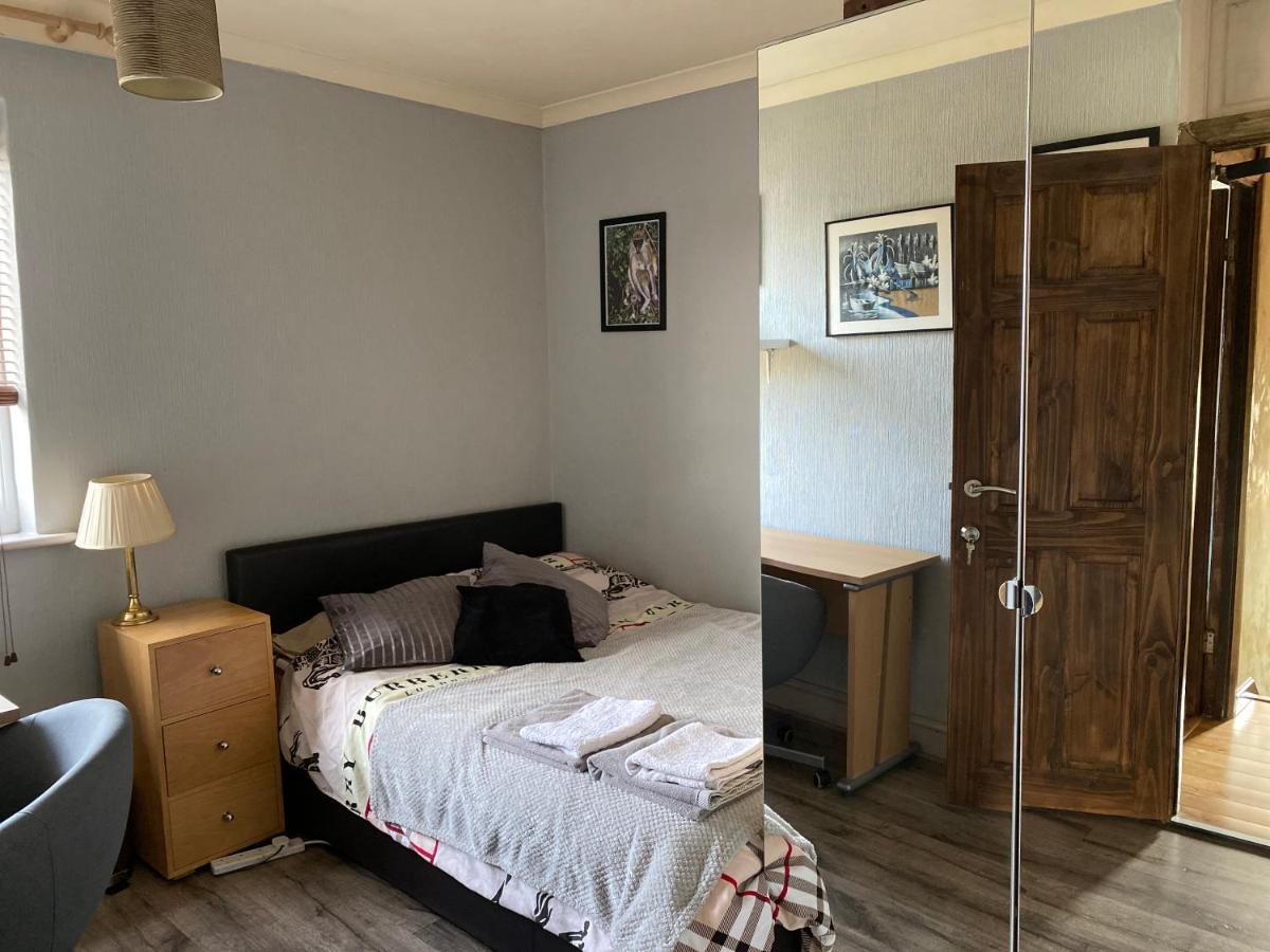 B&B Dagenham - Cosy room in cul de sac location’s home - Bed and Breakfast Dagenham