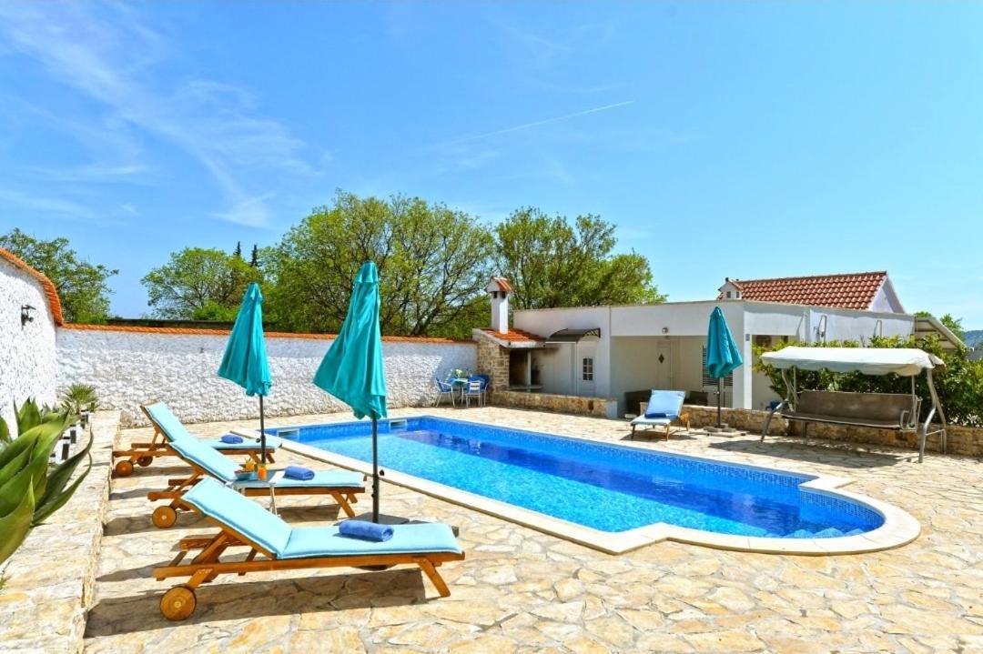 House Vidamo - Vacation home with swimming pool - B&B Mala Čista