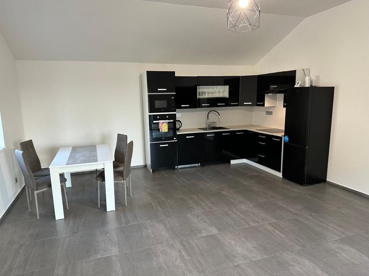 Apartmán byt 75m2 klid příroda pro rodinu - B&B Prague