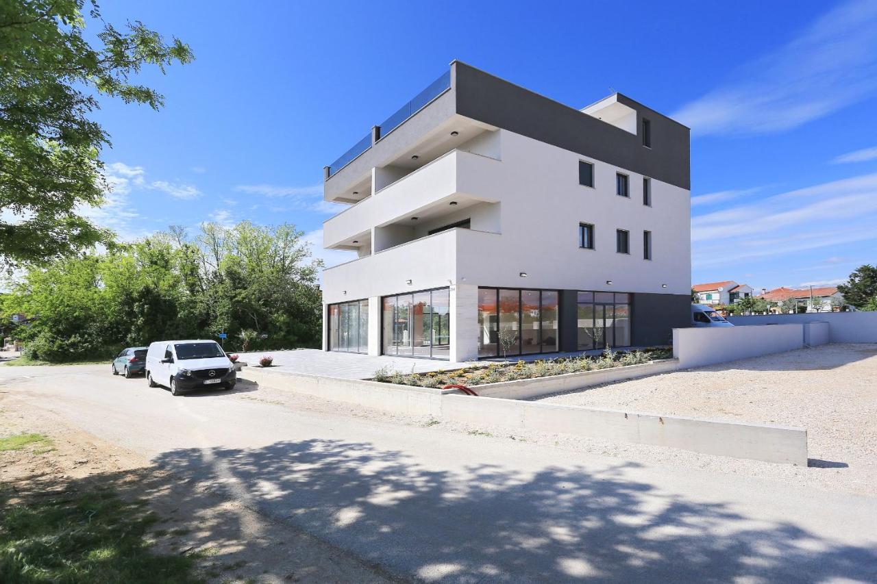 Apartments Bonaca with Jacuzzi - B&B Privlaka