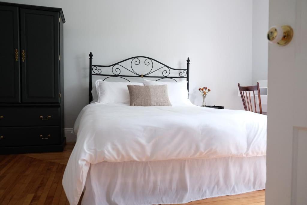 B&B Moncton - Studio 4- 1BDRM, private bath, kitchenette, Downtown Moncton - Bed and Breakfast Moncton