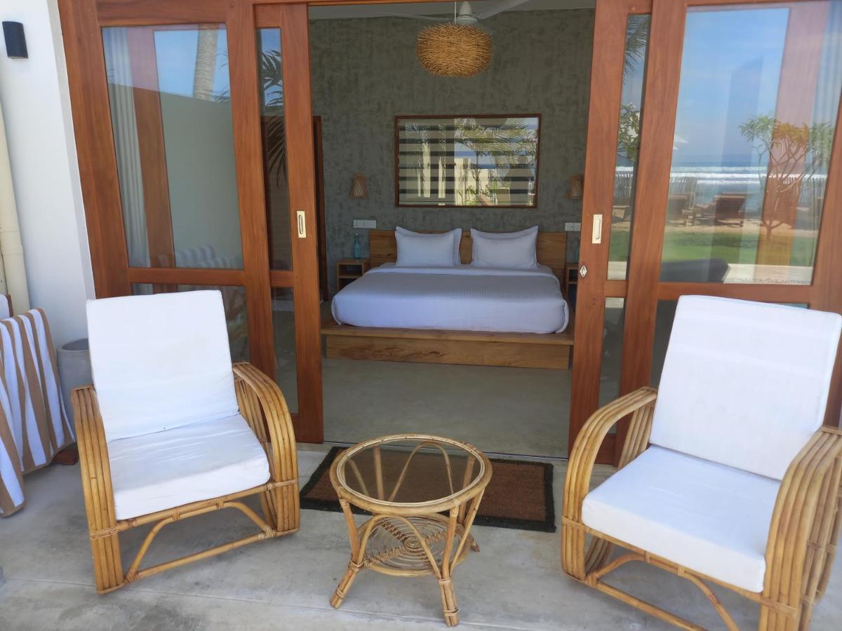Lihinya Beach Villa Ahangama - B&B