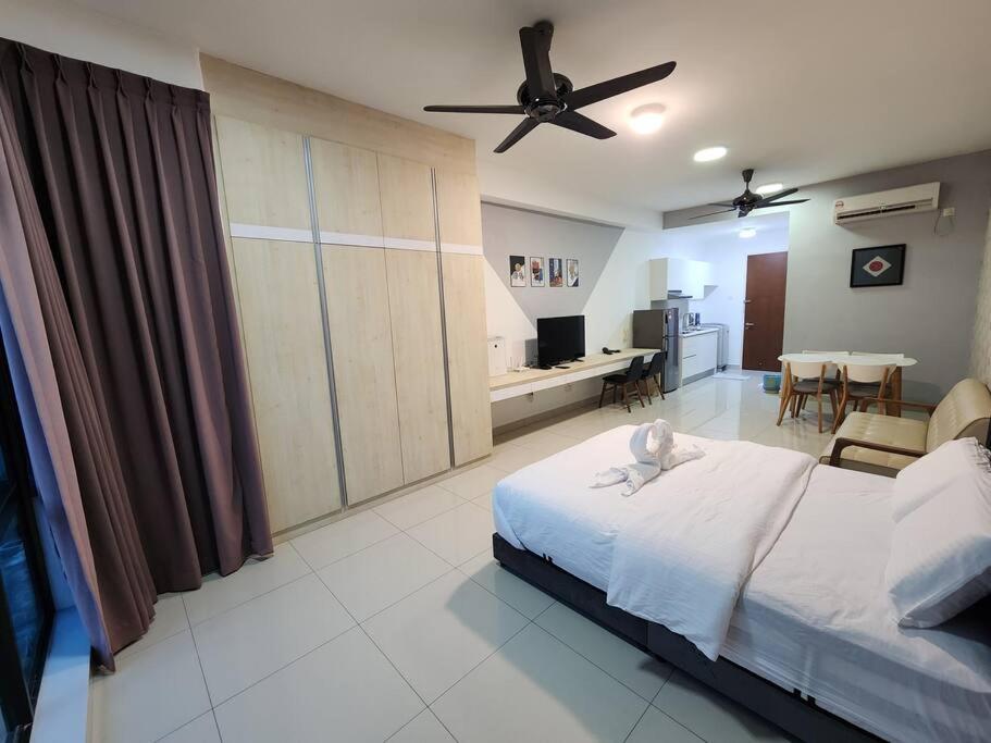 B&B Johor Bahru - Parc Regency Masai Studio by GDRAGON HomeStay - Bed and Breakfast Johor Bahru