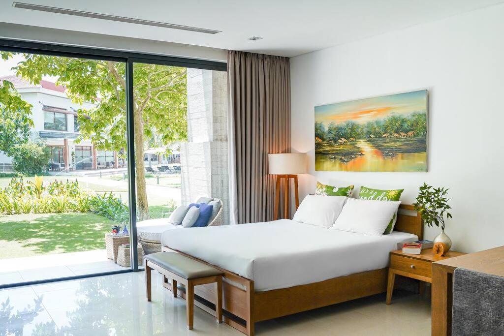 B&B Đà Nẵng - Green Suites by Pool in 5-star Ocean Resort & Golf - Bed and Breakfast Đà Nẵng