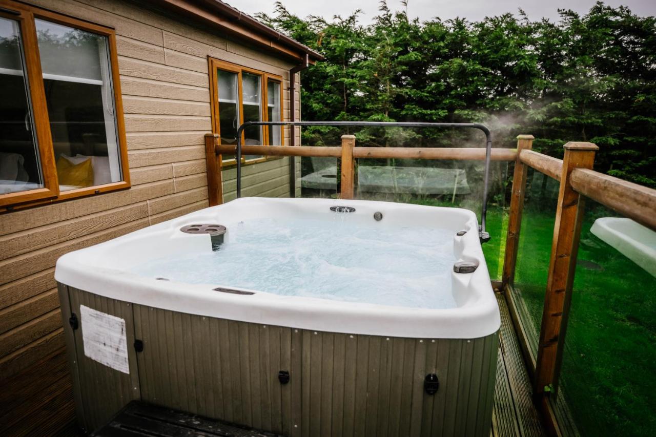 Holiday Homes for 6 Guests With Hot Tub