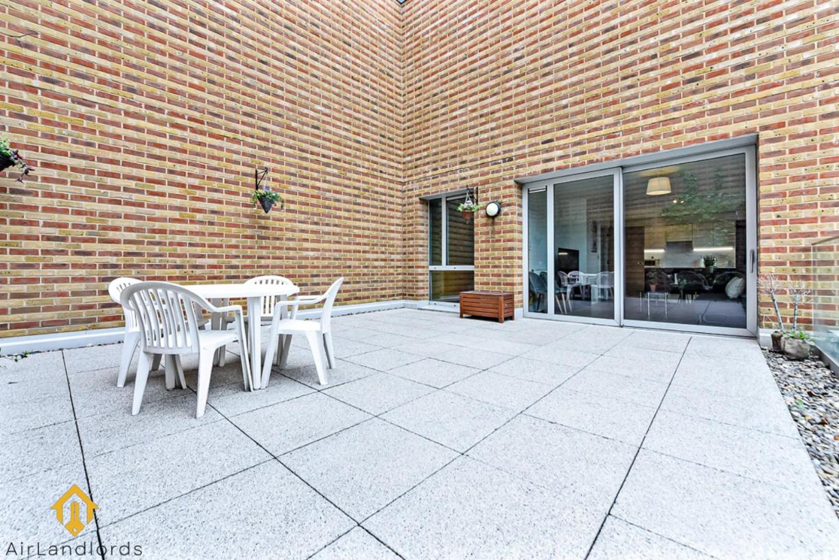 Exclusive 3 bed 3bath Penthouse near Canary Wharf - Chambres d’hôtes