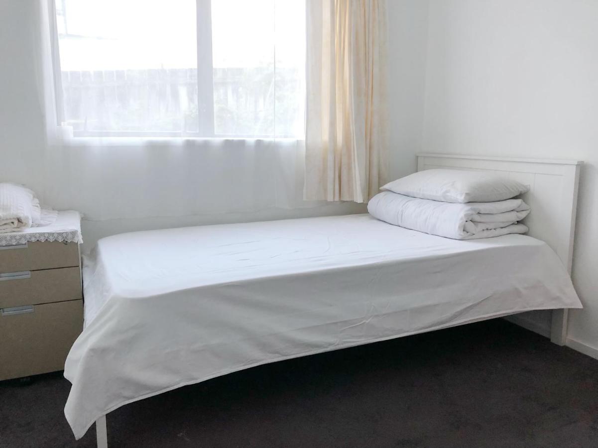 Near motorway and supermarket - B&B Auckland