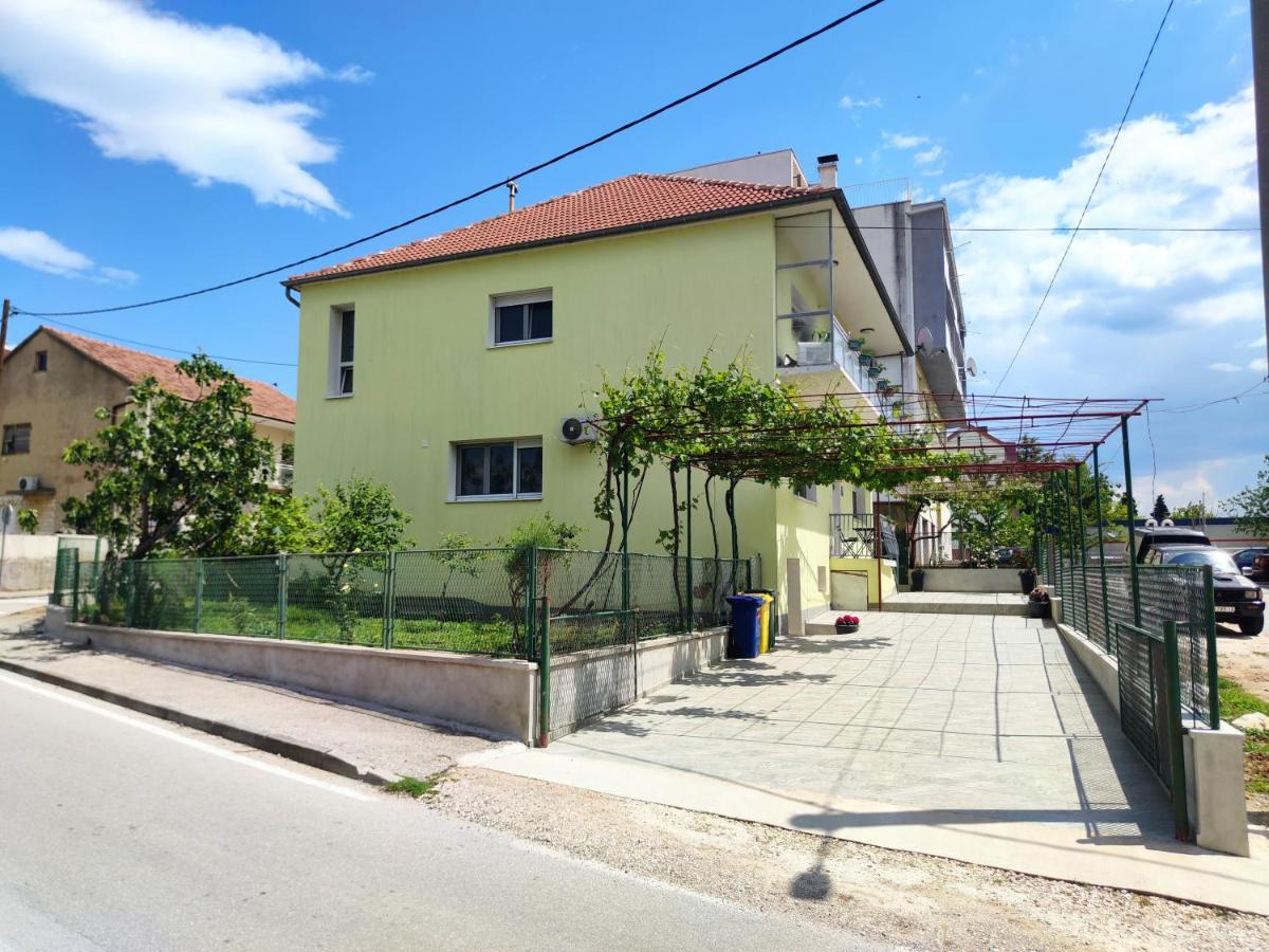 Apartman Noel Knin - B&B
