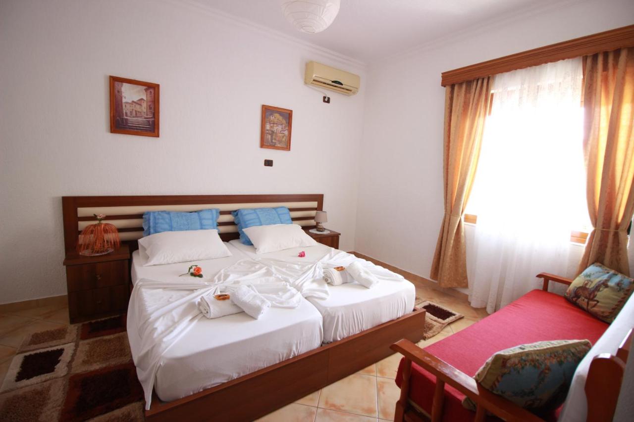 Camera Matrimoniale Deluxe (2 Adulti + 1 Bambino) 