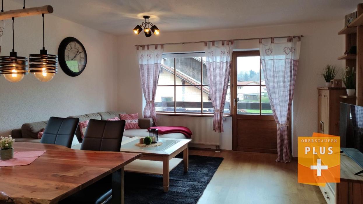 Apartment mit Balkon
