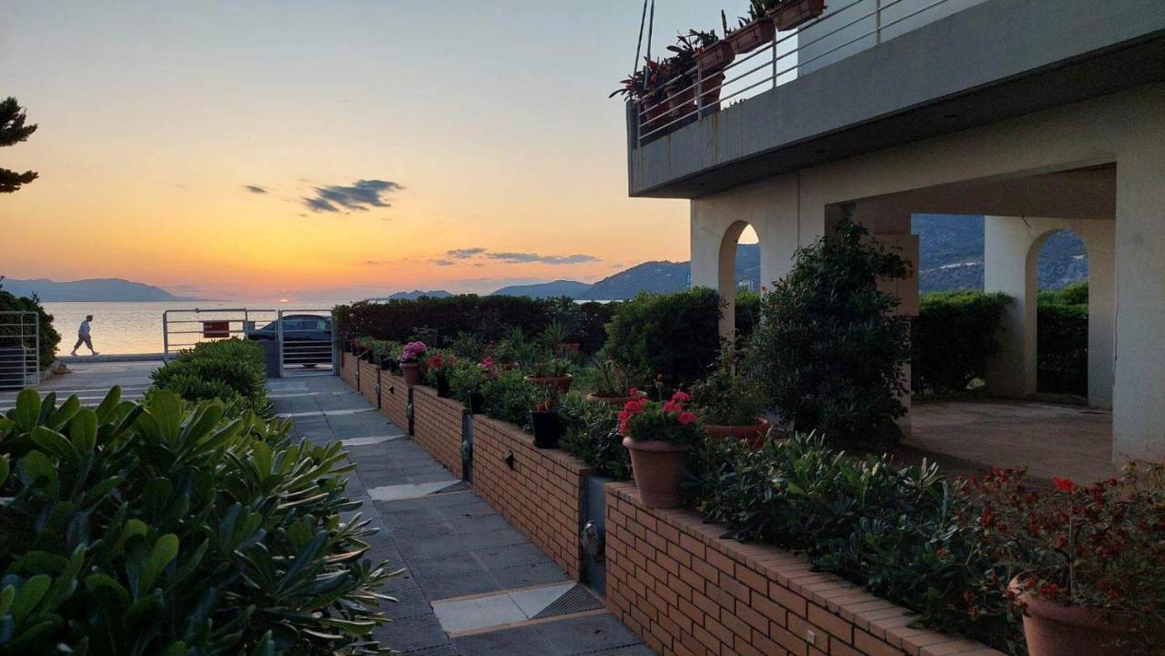 Loutraki Bay - B&B