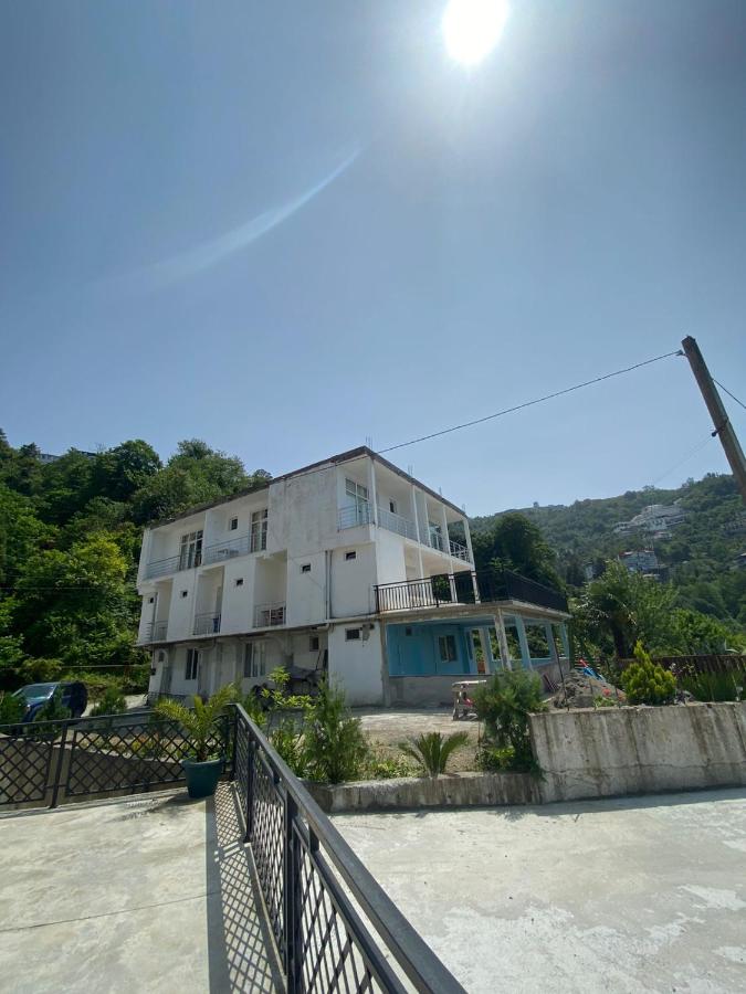 Temo's guest house in Kvariati - Ferienwohnung Kvariati