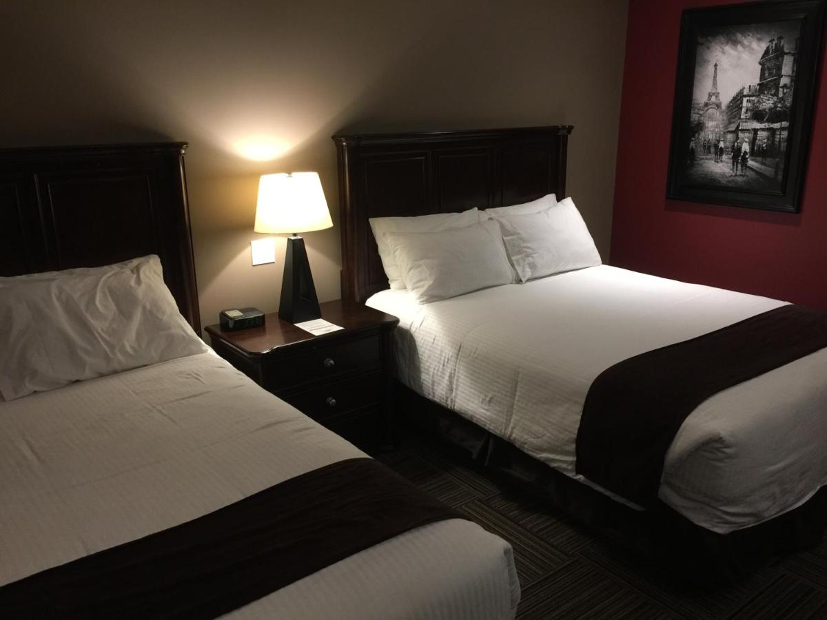 Deluxe Queen Room