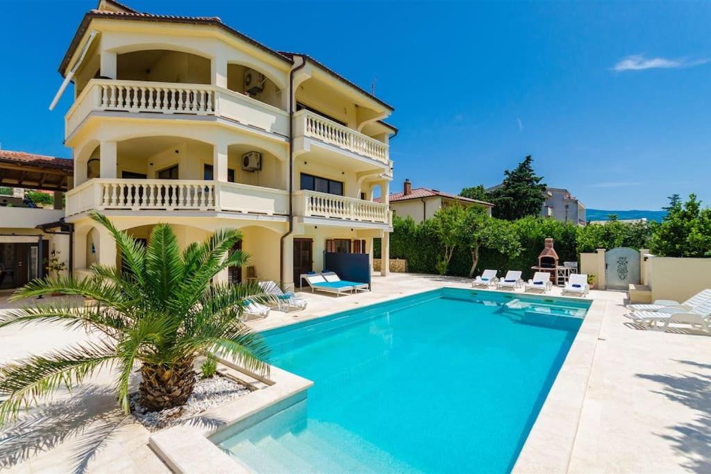 Vila Stanić with pool (new apartment for 4) - Chambres d’hôtes Novi Vinodolski