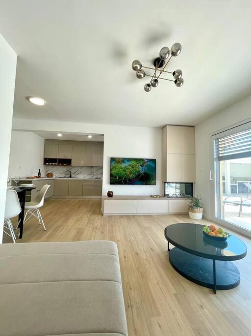 Vila Stanić with pool (new apartment for 4) - Chambres d'hôtes Novi Vinodolski