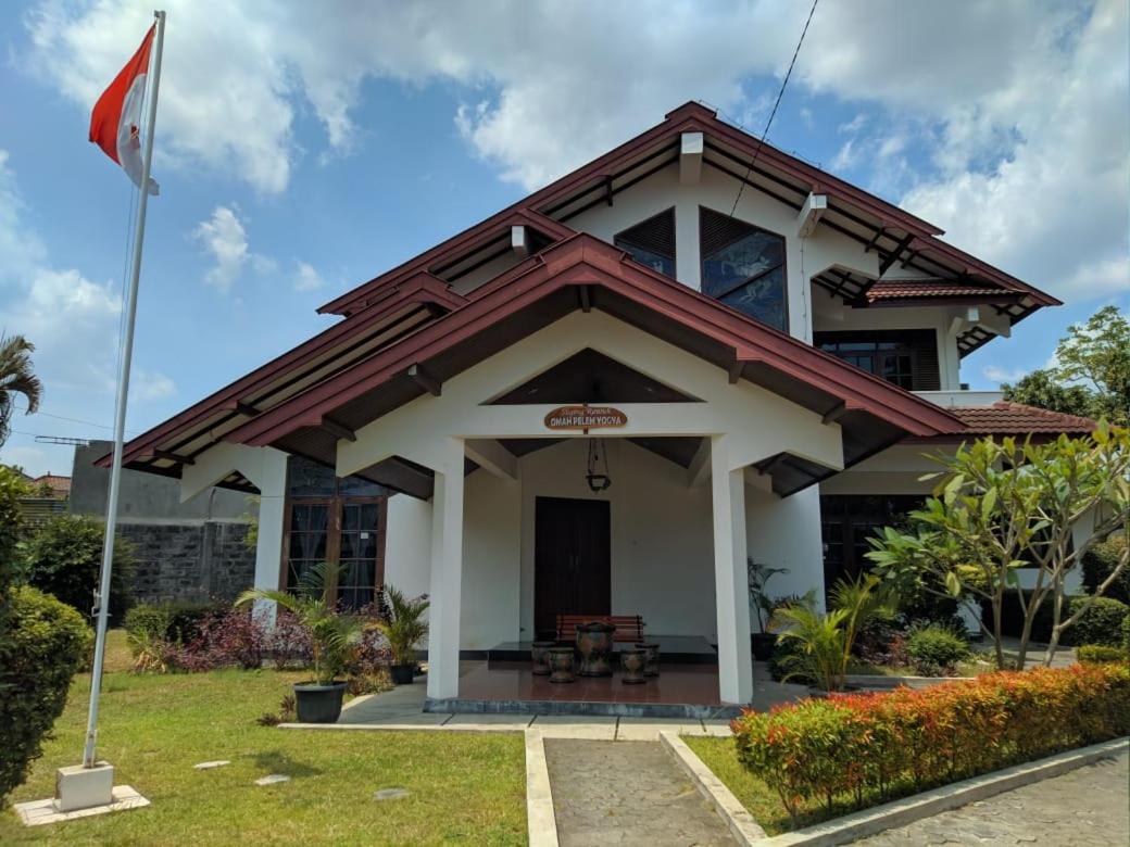 B&B Yogyakarta - Omah Pelem Yogya - Bed and Breakfast Yogyakarta