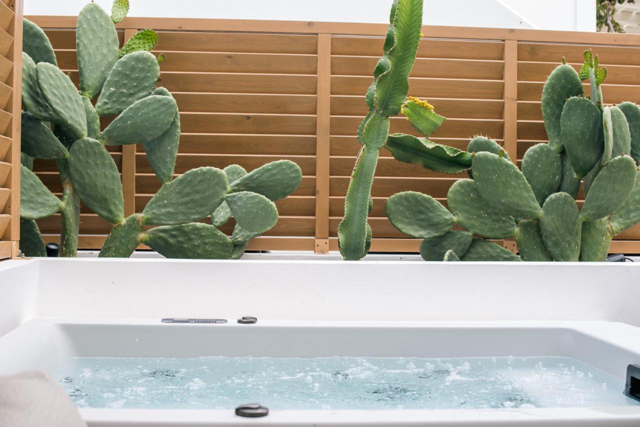 ABA Ηospitalité Paros -The Superior Suite, Naousa - B&B