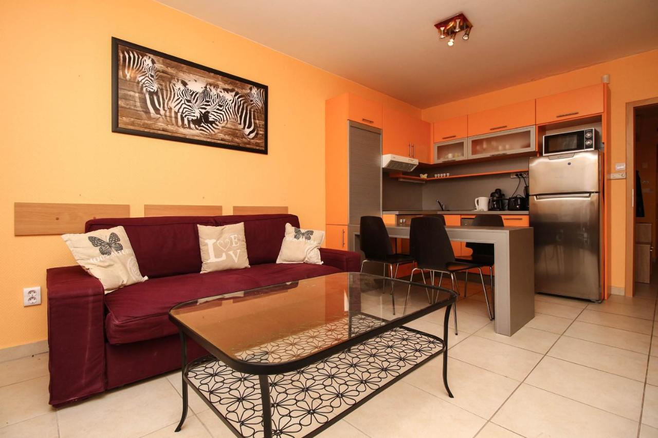 409 - Vízparti lakóparkban teljes panorámás, modern 2 hálószobás apartman - B&B Balatonőszöd