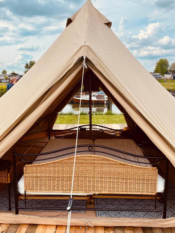 B&B Heerewaarden - Bell Tent aan de haven - Bed and Breakfast Heerewaarden