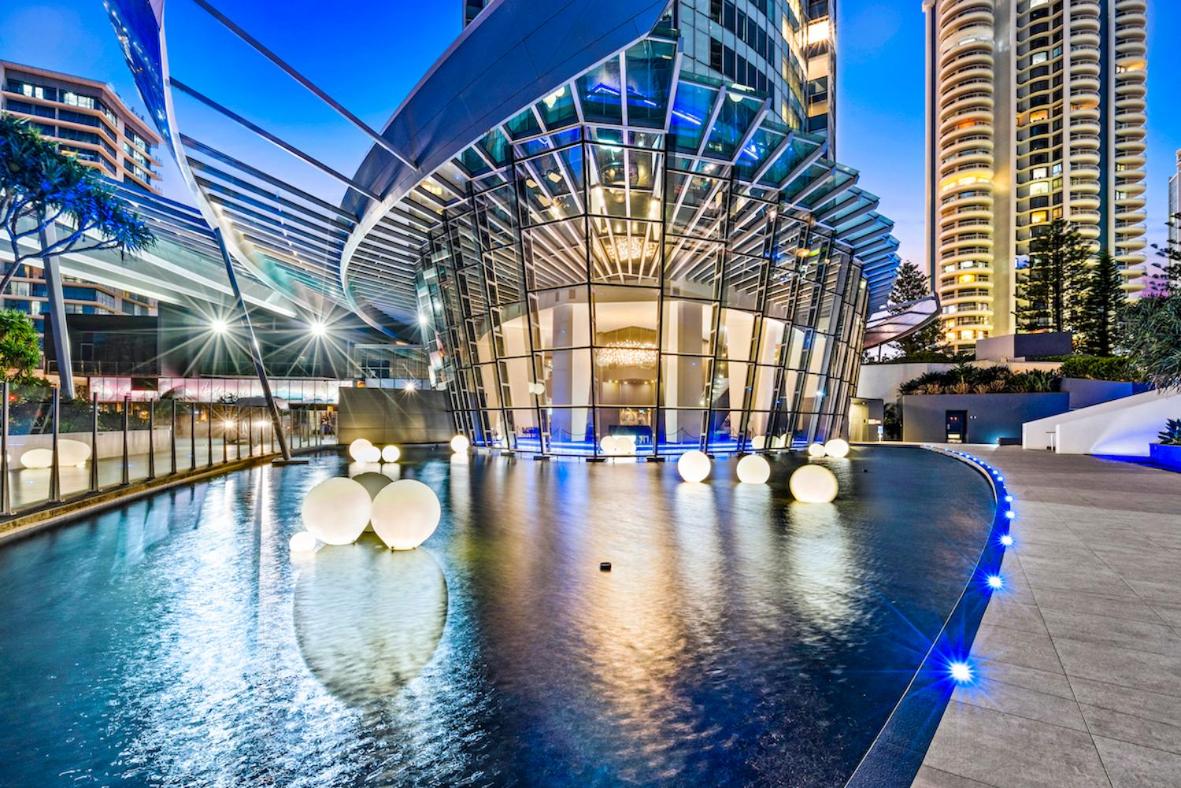 Central Surfers Paradise Family Retreat - B&B