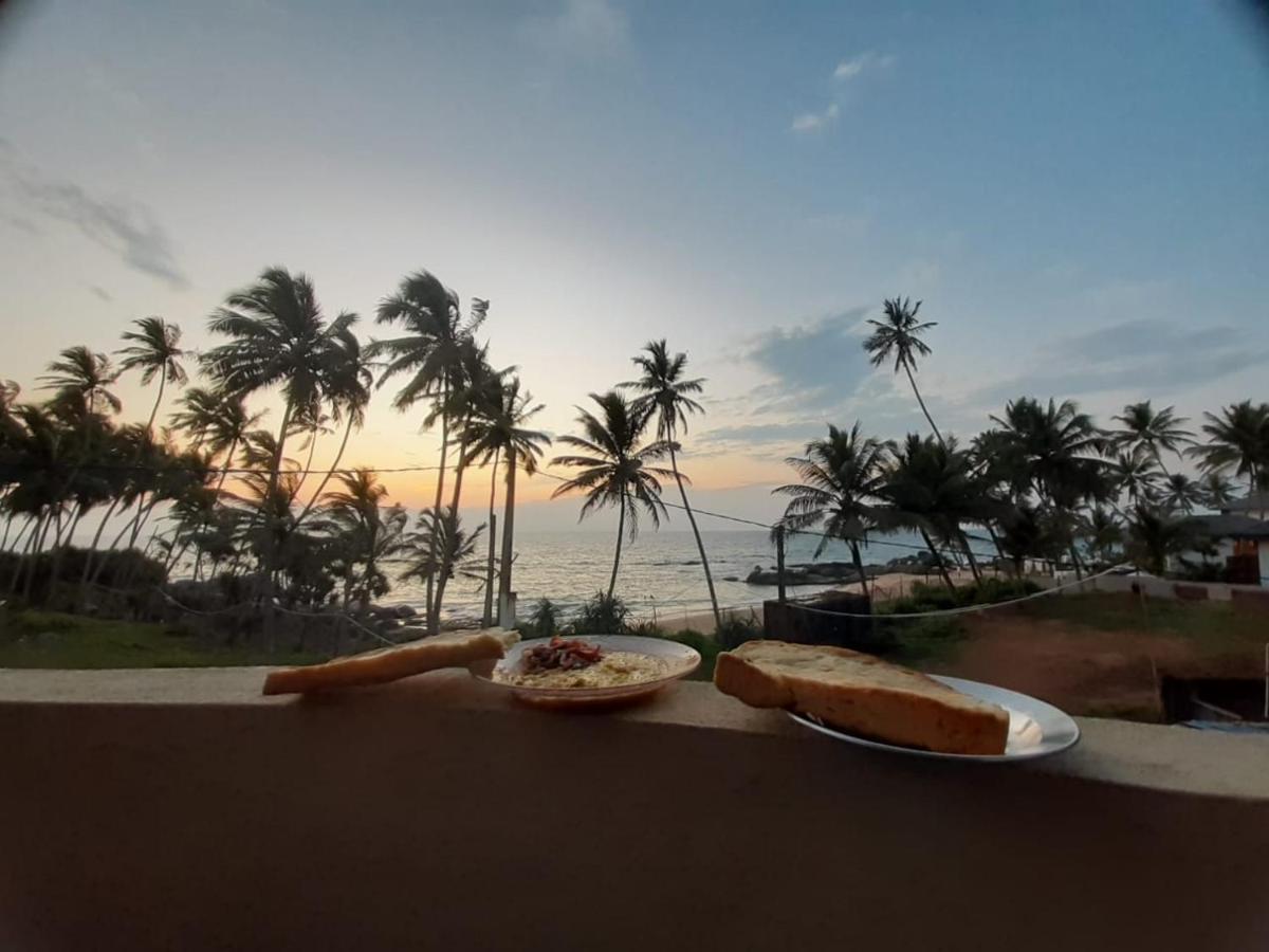 Dinuli Home Stay - B&B Ahungalla