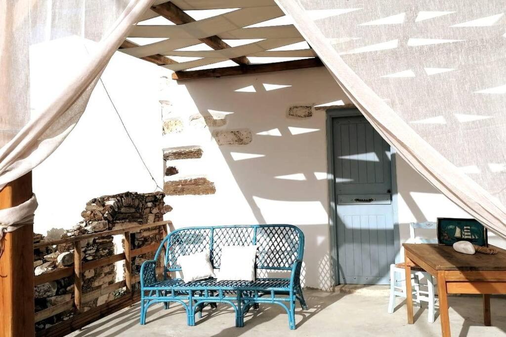 Naxos Mountain Retreat - Tiny House Build on Rock - Ferienwohnung Kóronos