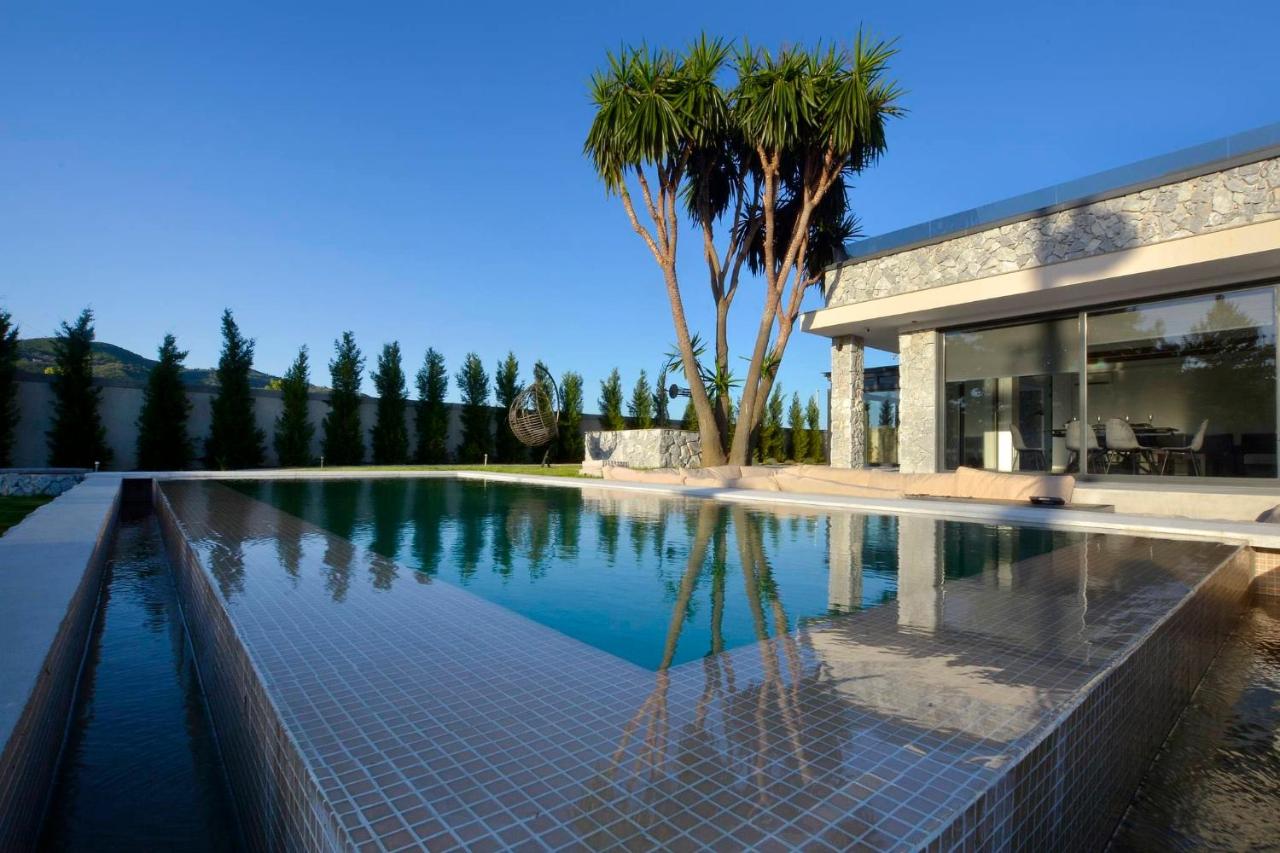 Villa Flamingo - 4 bedrooms - Private Pool - Next to renowned Issos Beach & Lake Korission - Ferienwohnung Línia