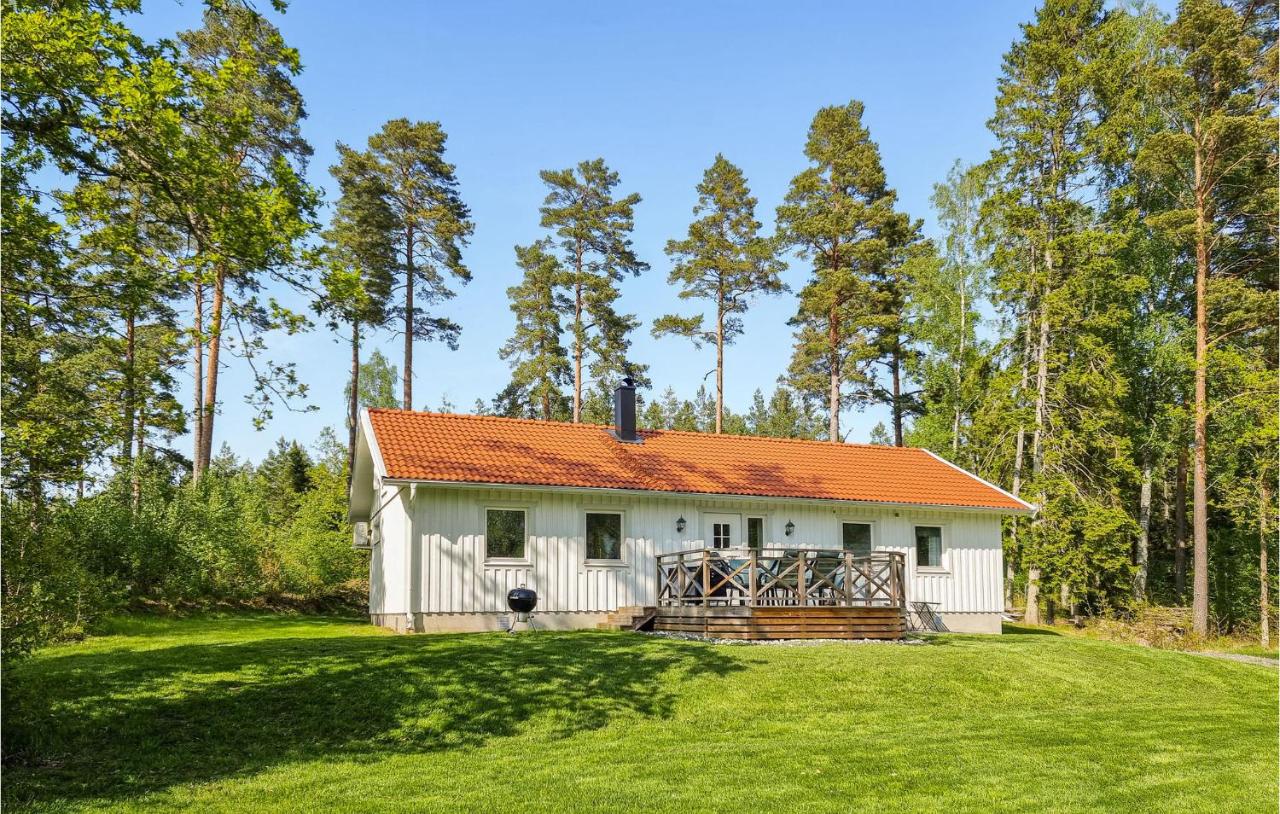 B&B Norra Kedum - Gorgeous Home In Norra Kedum With Kitchen - Bed and Breakfast Norra Kedum