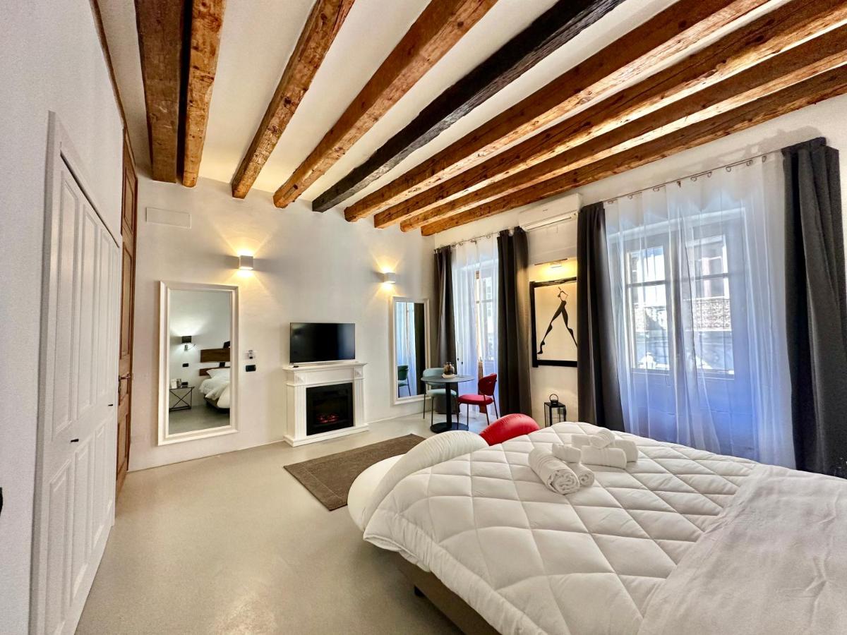 C&O Savoia Deluxe Rooms - Chambres d’hôtes Cagliari