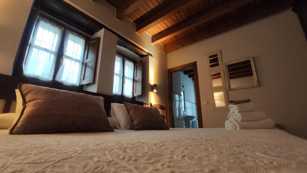 Zimmer mit Kingsize-Bett