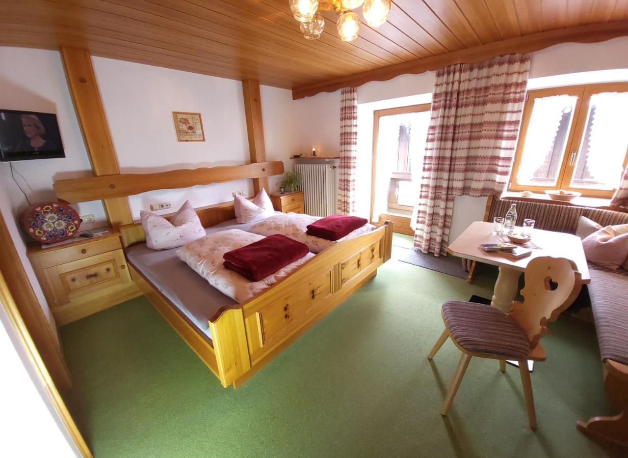 Doppelzimmer mit Balkon