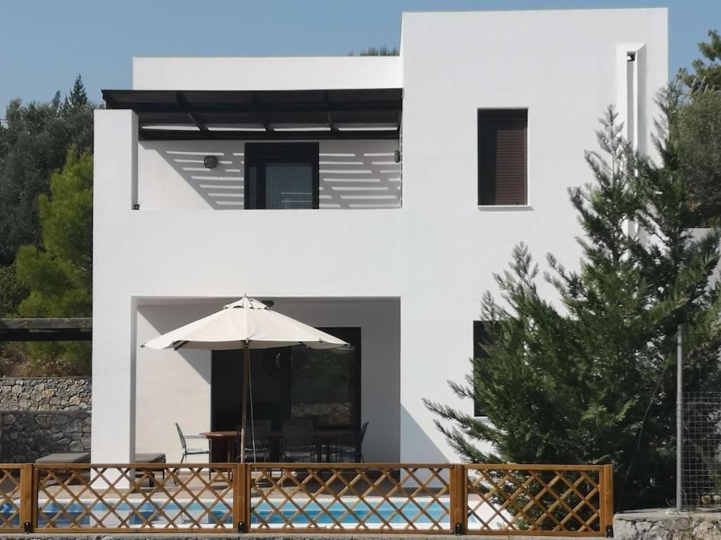 3 Bed Villa In Lardos Village - B&B