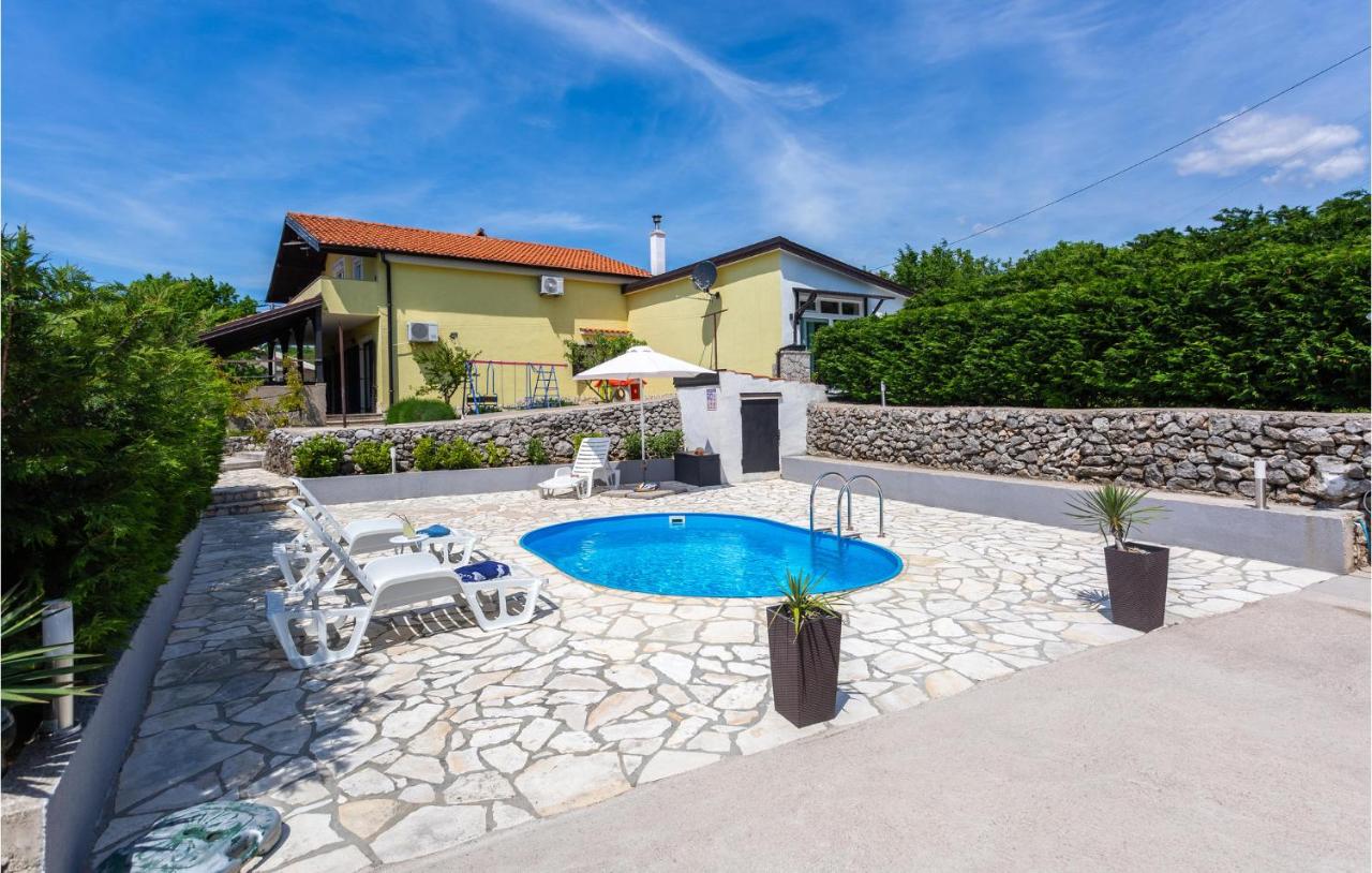 B&B Krasica - Stunning Home In Krasica With Outdoor Swimming Pool, Jacuzzi And Wifi - Bed and Breakfast Krasica