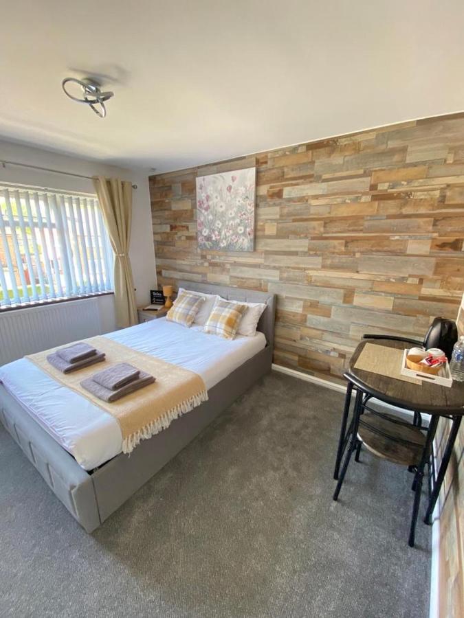 B&B Horley - Gatwick Deluxe En-suite Rooms - Bed and Breakfast Horley