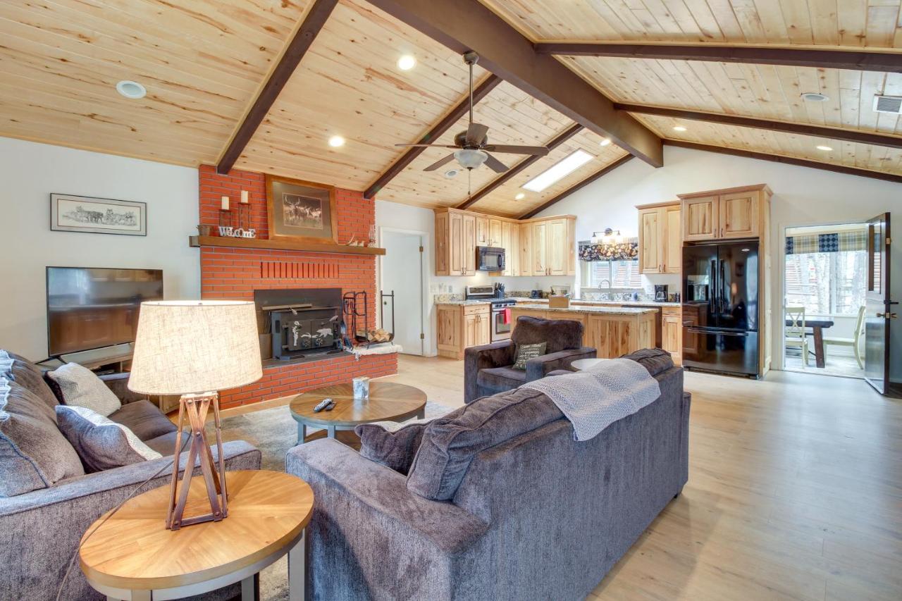 Near Golf and Hiking Updated Country Club Cabin! - B&B