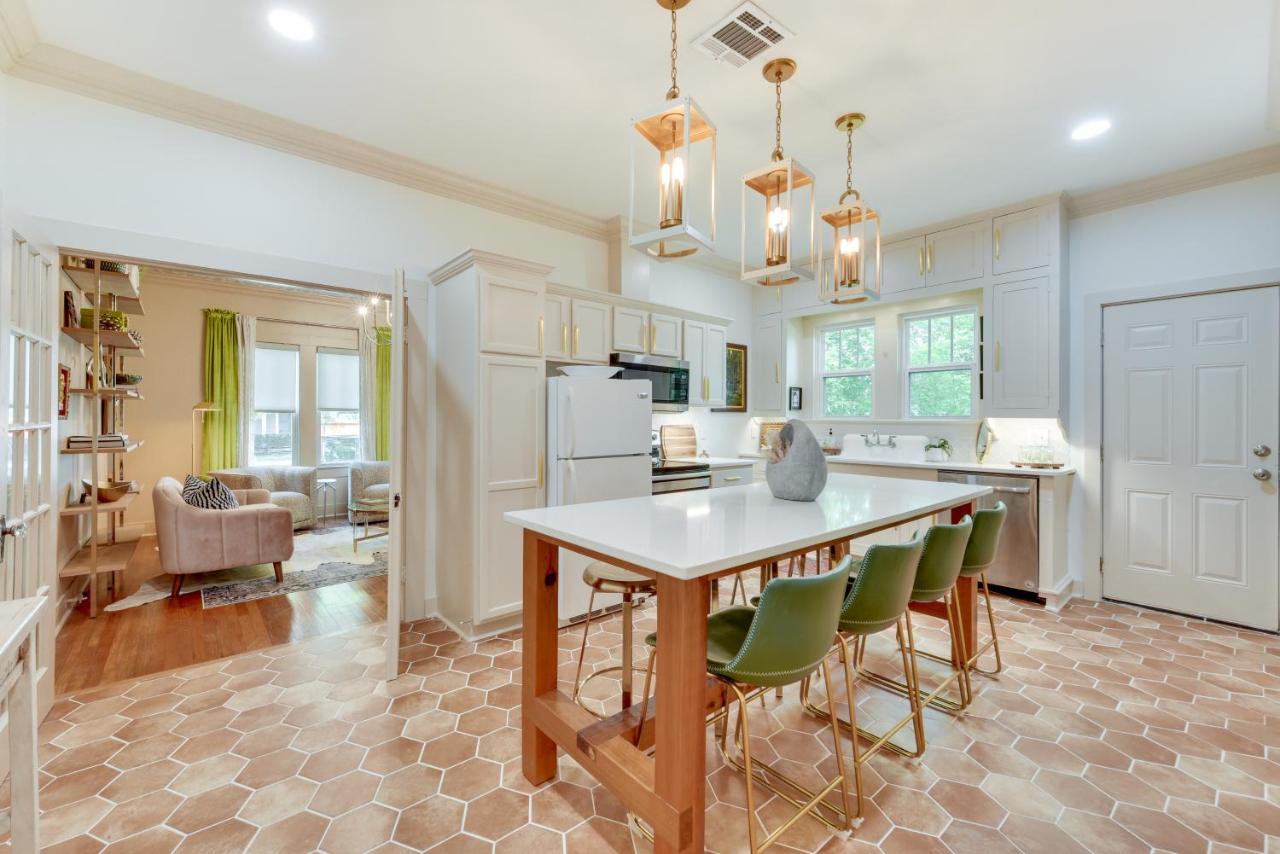 Charming Lake Charles Vacation Rental with Yard - B&B Lake Charles
