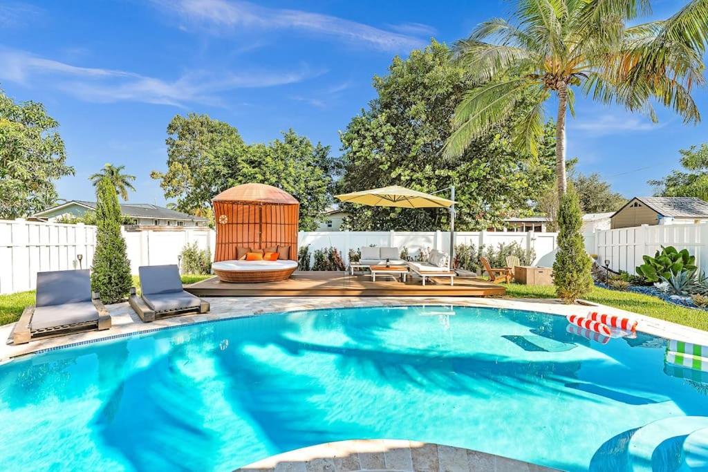 B&B Hollywood - Luxury Hollywood Home, Heated Pool, Casino Nearby - Bed and Breakfast Hollywood