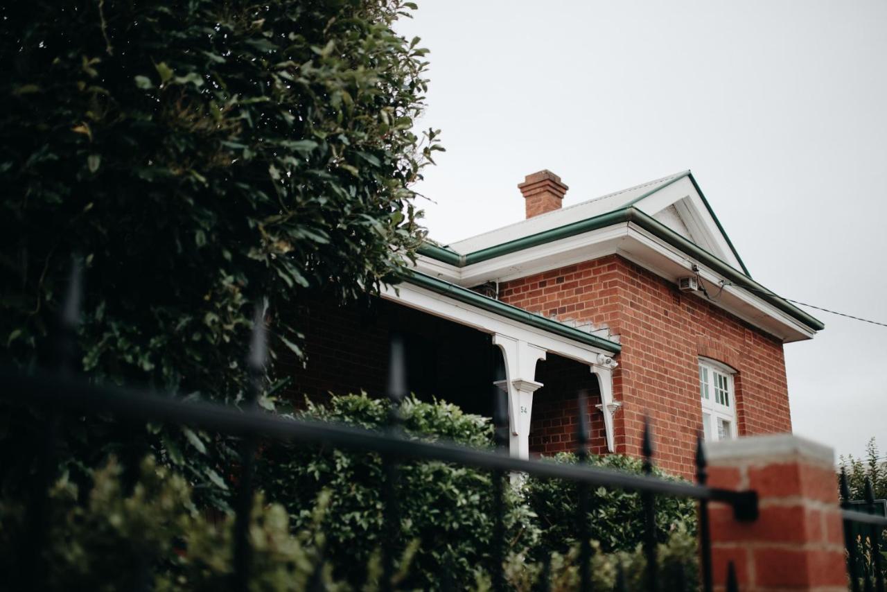 B&B Dubbo - The Pioneer - A Luxurious, Federation Home. - Bed and Breakfast Dubbo