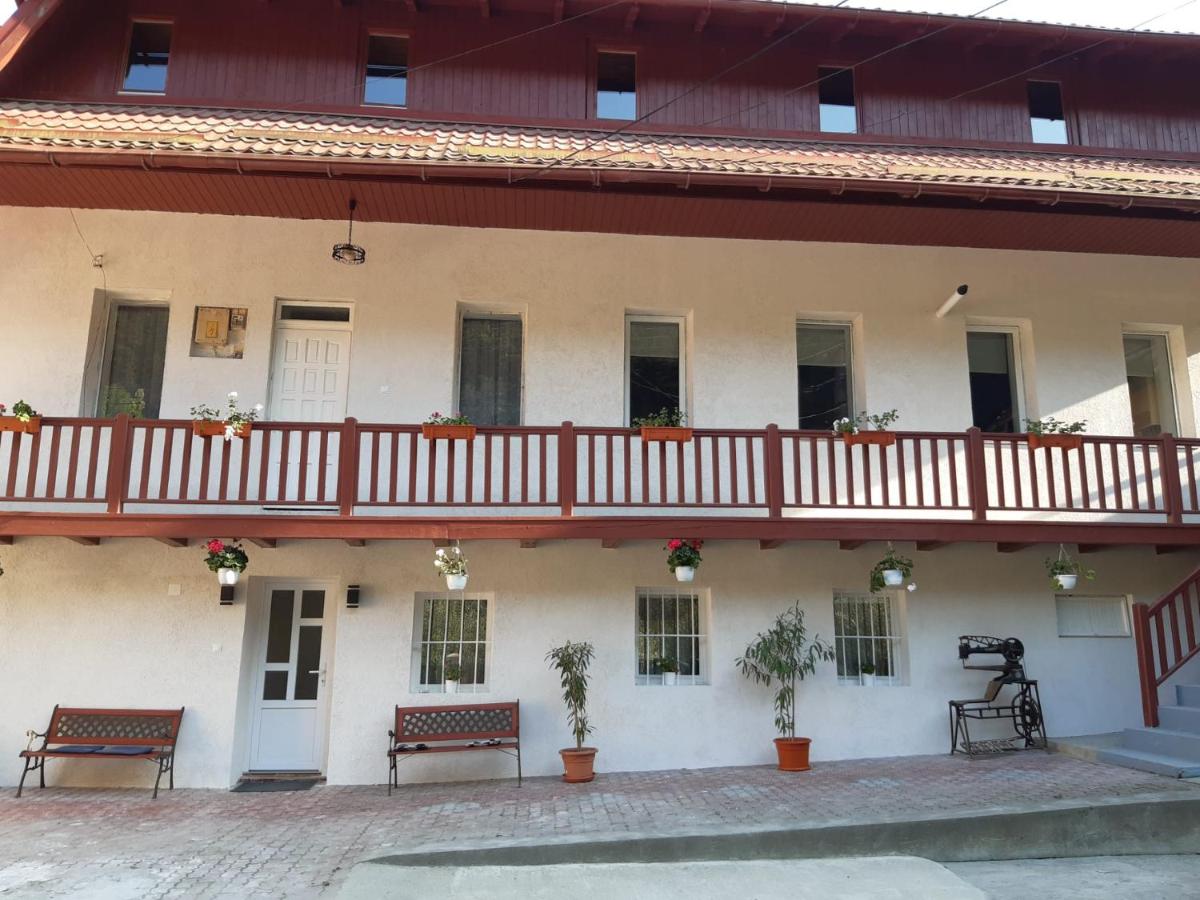 La Conac 13 Ceasuri Bune - B&B Bran