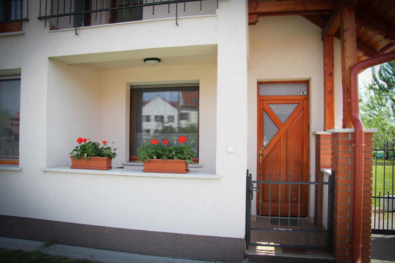 Oázis Apartmanok - B&B Mórahalom