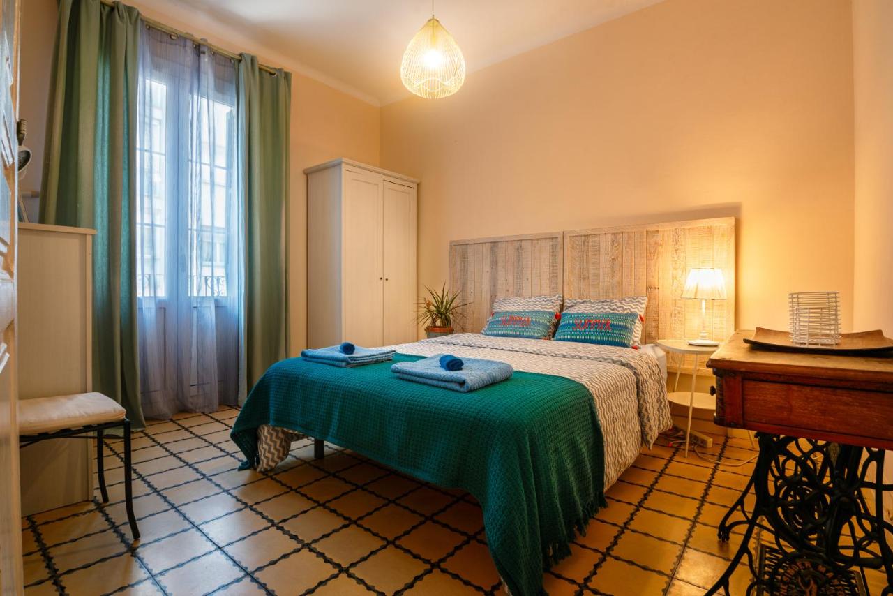 B&B Barcelona - 2 bedrooms Apt, 10 mins to SAGRADA FAMILIA - Bed and Breakfast Barcelona