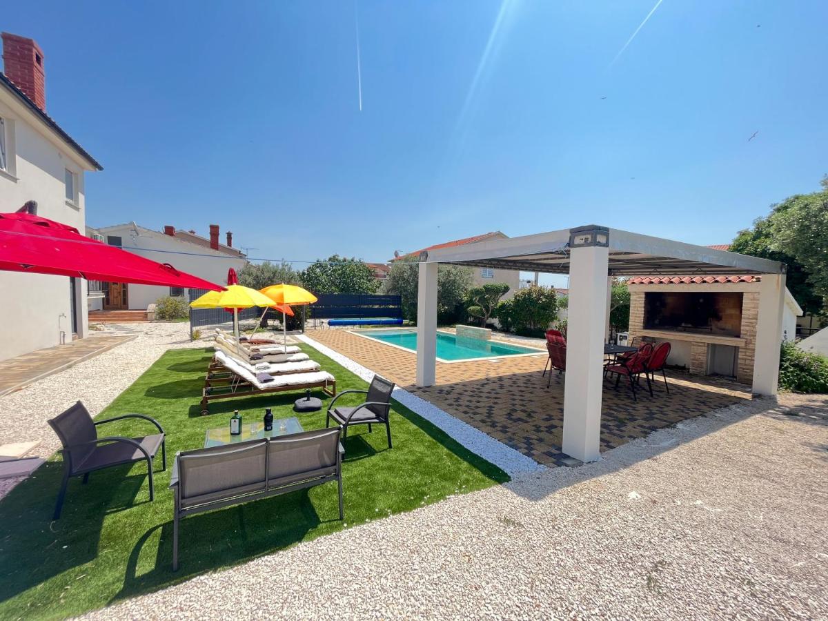 Holiday house with a private heated swimming pool - Chambres d’hôtes