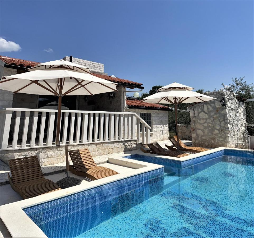 B&B Gornji Seget - Flamingo - House with private pool - Bed and Breakfast Gornji Seget