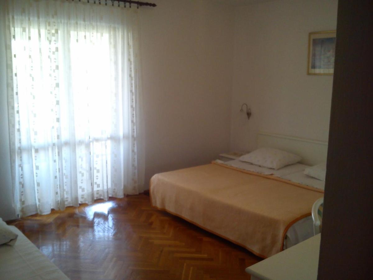 Apartment mit Balkon
