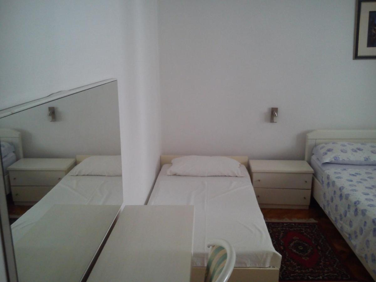 Apartment mit Balkon