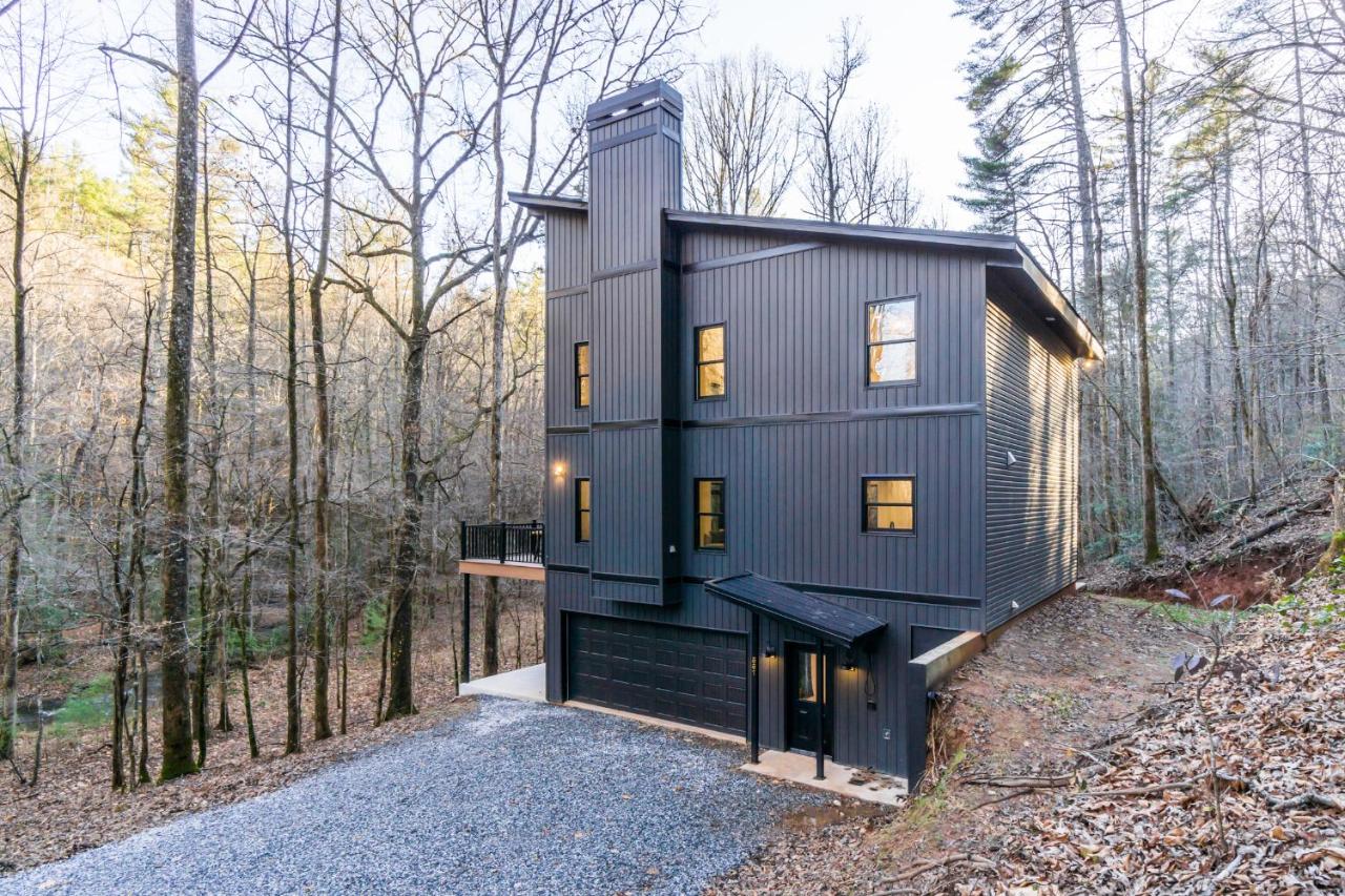 Modern Mountain Escape - 3 Bedrooms, Hot Tub - Chambres d’hôtes Dahlonega